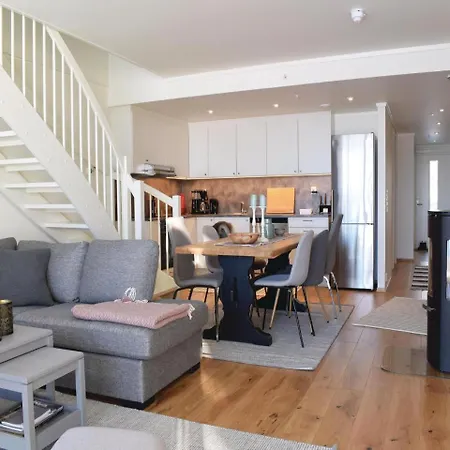 Three-bedroom In شقة *